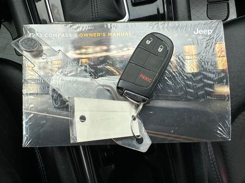 Certified 2023 Jeep Compass Latitude AWD/4WD image 8
