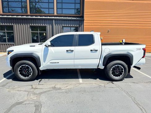 Used 2024 Toyota Tacoma TRD Off-Road w/ TRD Off Road Upgrade Package AWD/4WD image 2