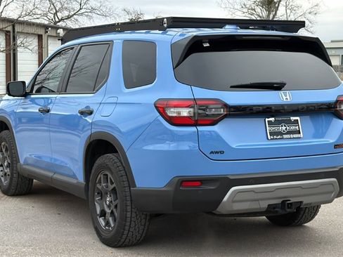 Used 2024 Honda Pilot TrailSport image 9