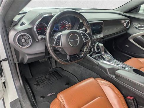 Used 2019 Chevrolet Camaro LT image 9