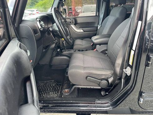 Used 2011 Jeep Wrangler Unlimited Sahara w/ Dual Top Group AWD/4WD image 10