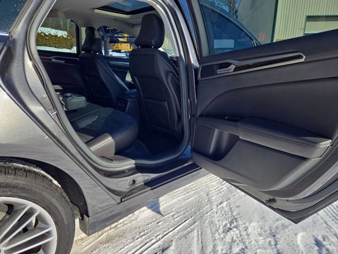 Used 2015 Ford Fusion SE w/ Equipment Group 202A image 25