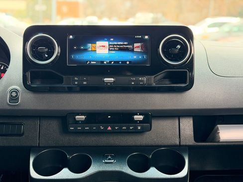 Used 2020 Mercedes-Benz Sprinter 2500 w/ Premium Plus Package image 17