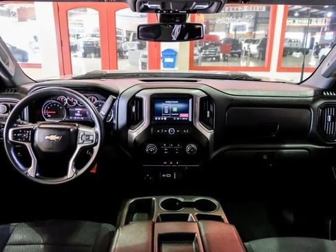 Used 2022 Chevrolet Silverado 2500 Custom w/ Custom Value Package image 17