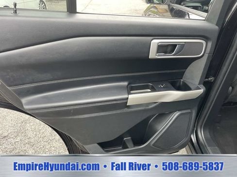 Used 2022 Ford Explorer XLT AWD/4WD image 15
