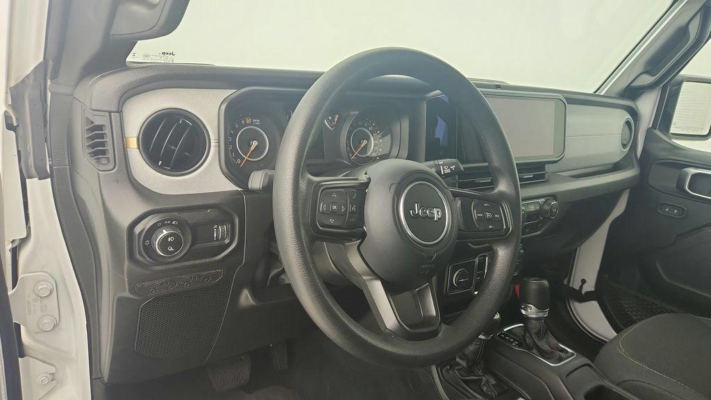Used 2025 Jeep Gladiator Sport AWD/4WD image 13