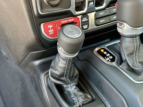 New 2026 Jeep Wrangler Unlimited Rubicon w/ Technology Group AWD/4WD image 24