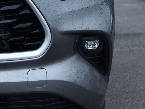 Used 2025 Toyota Highlander XLE image 16