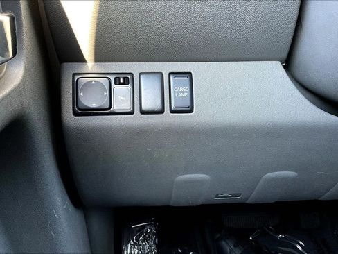 Used 2019 Nissan Frontier SV image 12