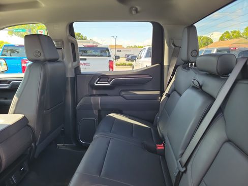 Used 2025 GMC Sierra 1500 SLT RWD image 11