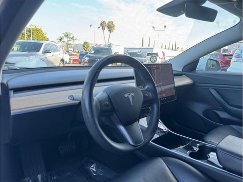 Used 2019 Tesla Model 3 Standard Range image 17