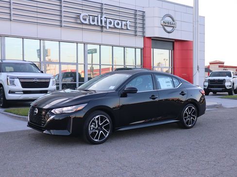 Used 2025 Nissan Sentra SR w/ SR Premium Package image 2