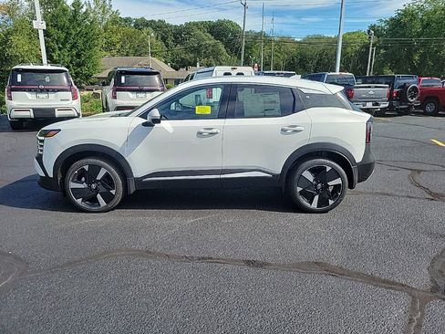 New 2025 Nissan Kicks SR w/ SR Premium Package image 2