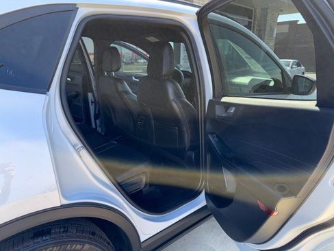 Used 2025 Ford Escape ST-Line image 15