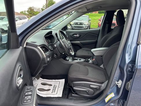 Used 2020 Jeep Cherokee Latitude w/ Cold Weather Group AWD/4WD image 15