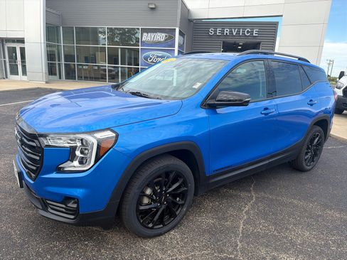 Used 2024 GMC Terrain SLT w/ Elevation Edition AWD/4WD image 11