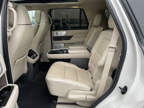 Used 2021 Lincoln Navigator Reserve w/ Luxury Package image 8