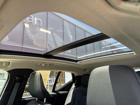 Certified 2025 Volvo XC40 B5 Plus AWD/4WD image 24