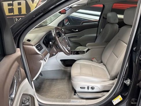 Used 2023 GMC Acadia SLT w/ Preferred Package AWD/4WD image 4