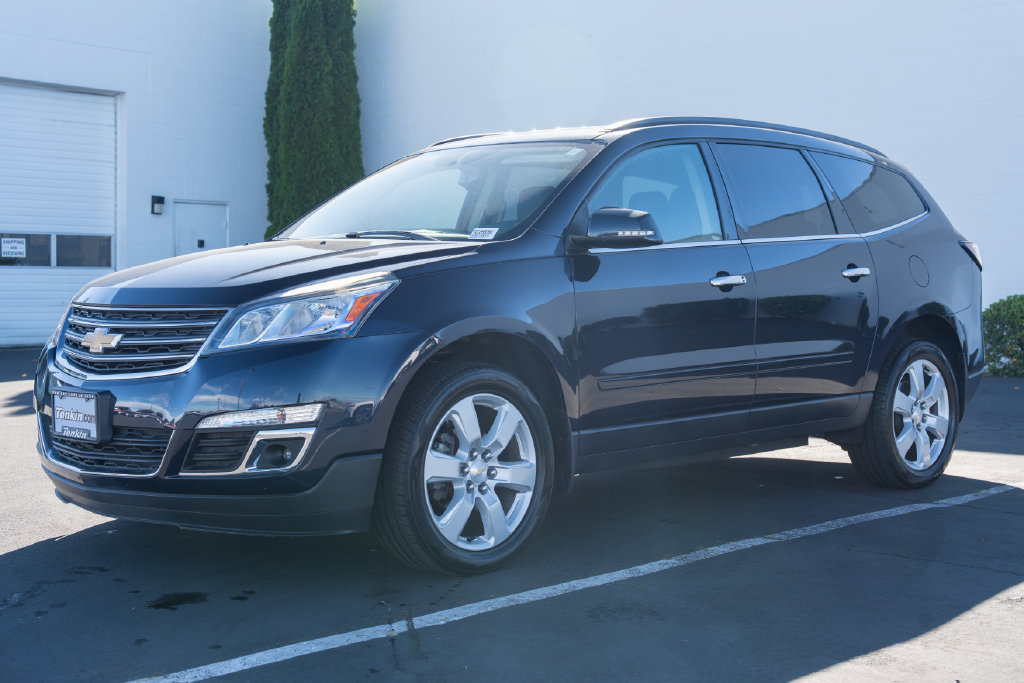 Used 2017 Chevrolet Traverse LT w/ Style and Technology Package AWD/4WD image 3