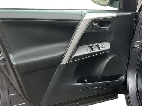Used 2017 Toyota RAV4 LE image 9