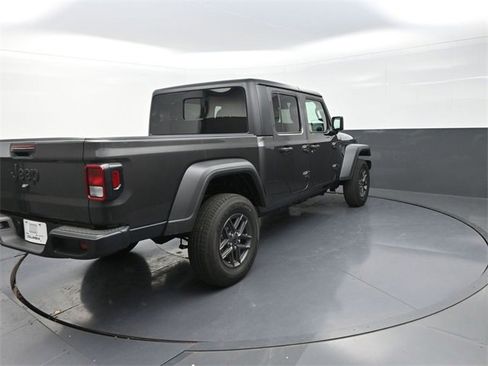 New 2025 Jeep Gladiator Sport image 7