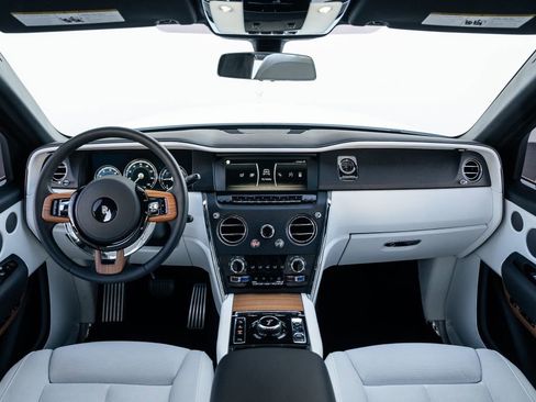 Used 2022 Rolls-Royce Cullinan image 55