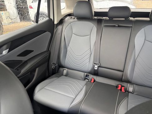 Used 2026 Volkswagen Tiguan SE AWD/4WD image 60