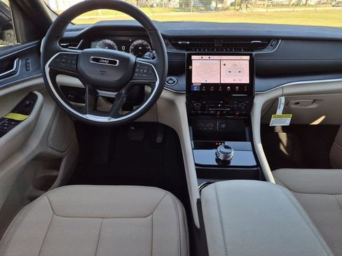 New 2025 Jeep Grand Cherokee Limited image 16