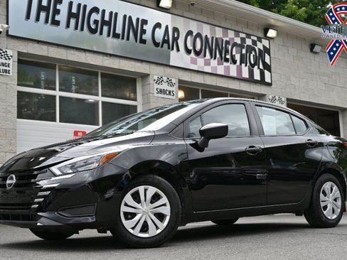 Used 2025 Nissan Versa S FWD image 1