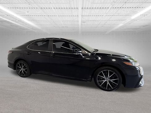 Used 2022 Toyota Camry SE FWD image 6