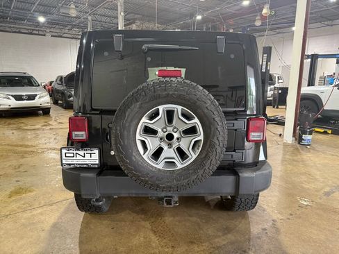Used 2013 Jeep Wrangler Unlimited Rubicon w/ Connectivity Group AWD/4WD image 3