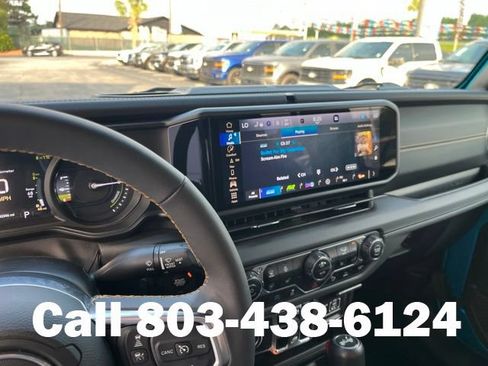 Used 2024 Jeep Wrangler Unlimited Sahara w/ Technology Group AWD/4WD image 25