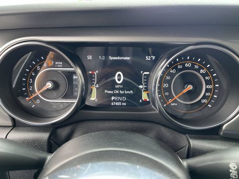 Used 2021 Jeep Wrangler Unlimited Sahara AWD/4WD image 11