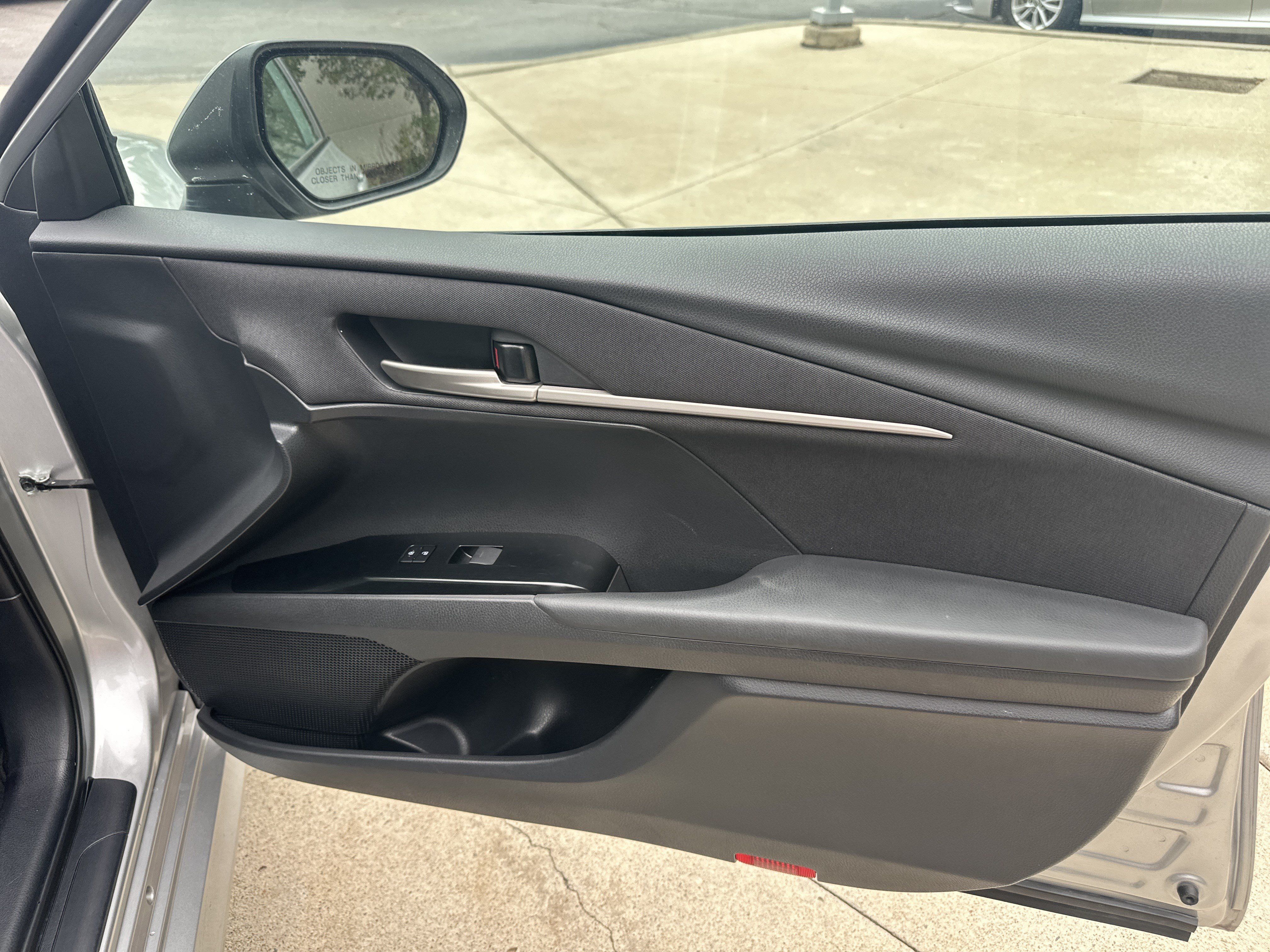 Used 2025 Toyota Camry LE FWD image 30