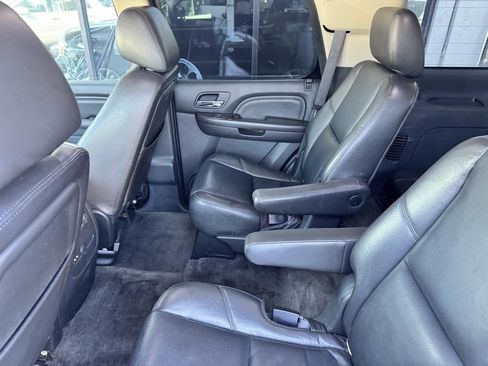 Used 2011 GMC Yukon Denali RWD image 34