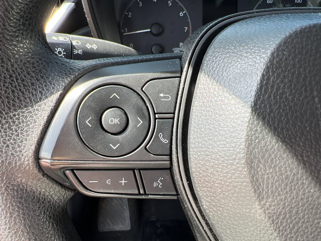 Used 2025 Toyota Corolla LE FWD image 22