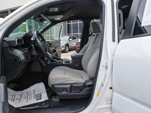 Certified 2024 Toyota Tacoma SR5 AWD/4WD image 31