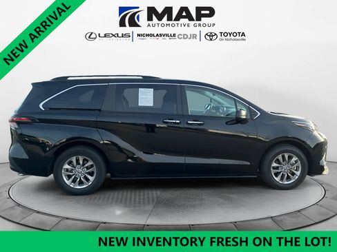 Used 2024 Toyota Sienna XLE image 6