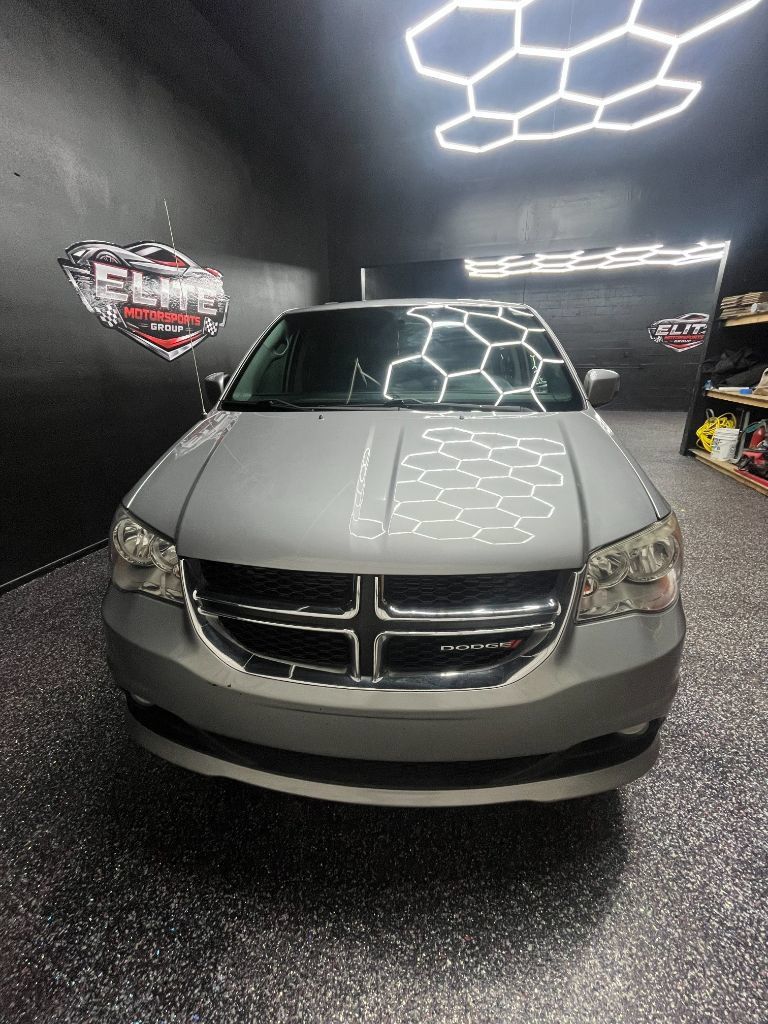 Used 2017 Dodge Grand Caravan SXT FWD image 2