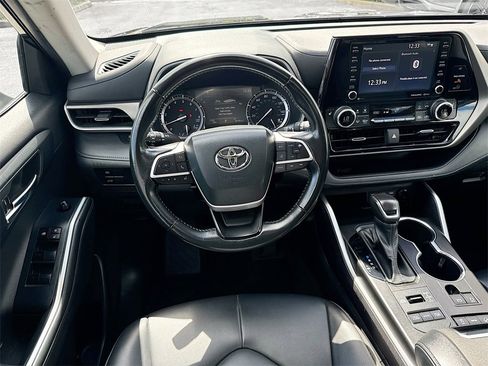 Used 2022 Toyota Highlander XLE image 22