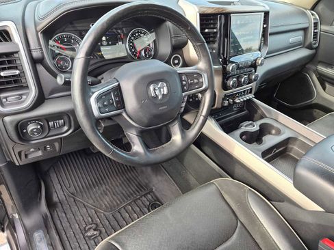 Used 2019 RAM 1500 Laramie AWD/4WD image 3