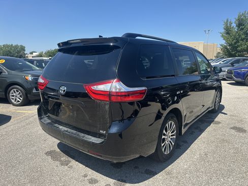Used 2019 Toyota Sienna XLE FWD image 5