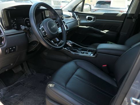 Used 2023 Kia Sorento SX FWD image 9