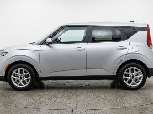 Used 2025 Kia Soul LX w/ LX Technology Package image 5