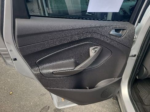 Used 2017 Ford Escape SE w/ SE Cold Weather Package AWD/4WD image 17
