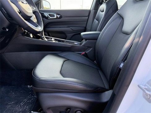 New 2025 Jeep Compass Latitude w/ Sun & Sound Group image 19