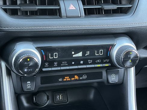 Used 2025 Toyota RAV4 XLE FWD image 18