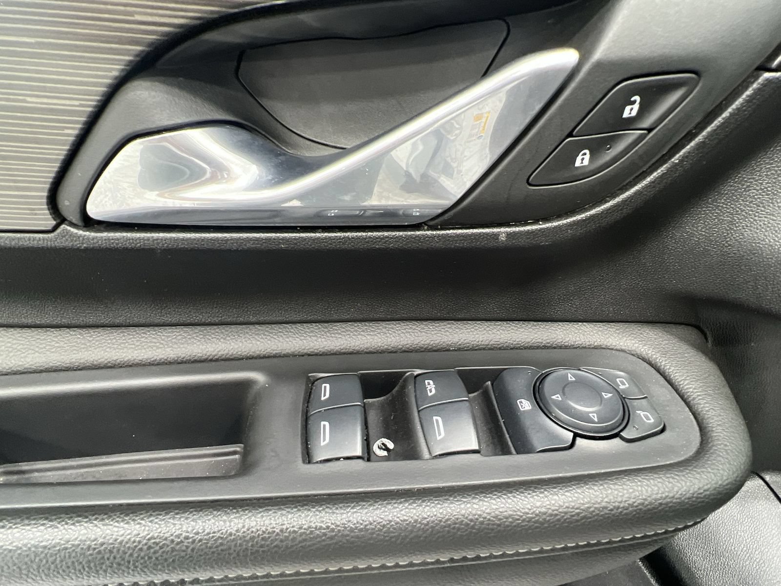 Used 2024 GMC Terrain SLE AWD/4WD image 13