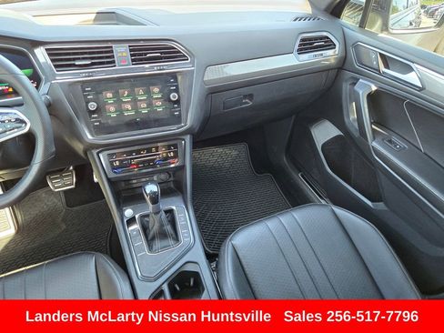 Used 2022 Volkswagen Tiguan SE R-Line image 17